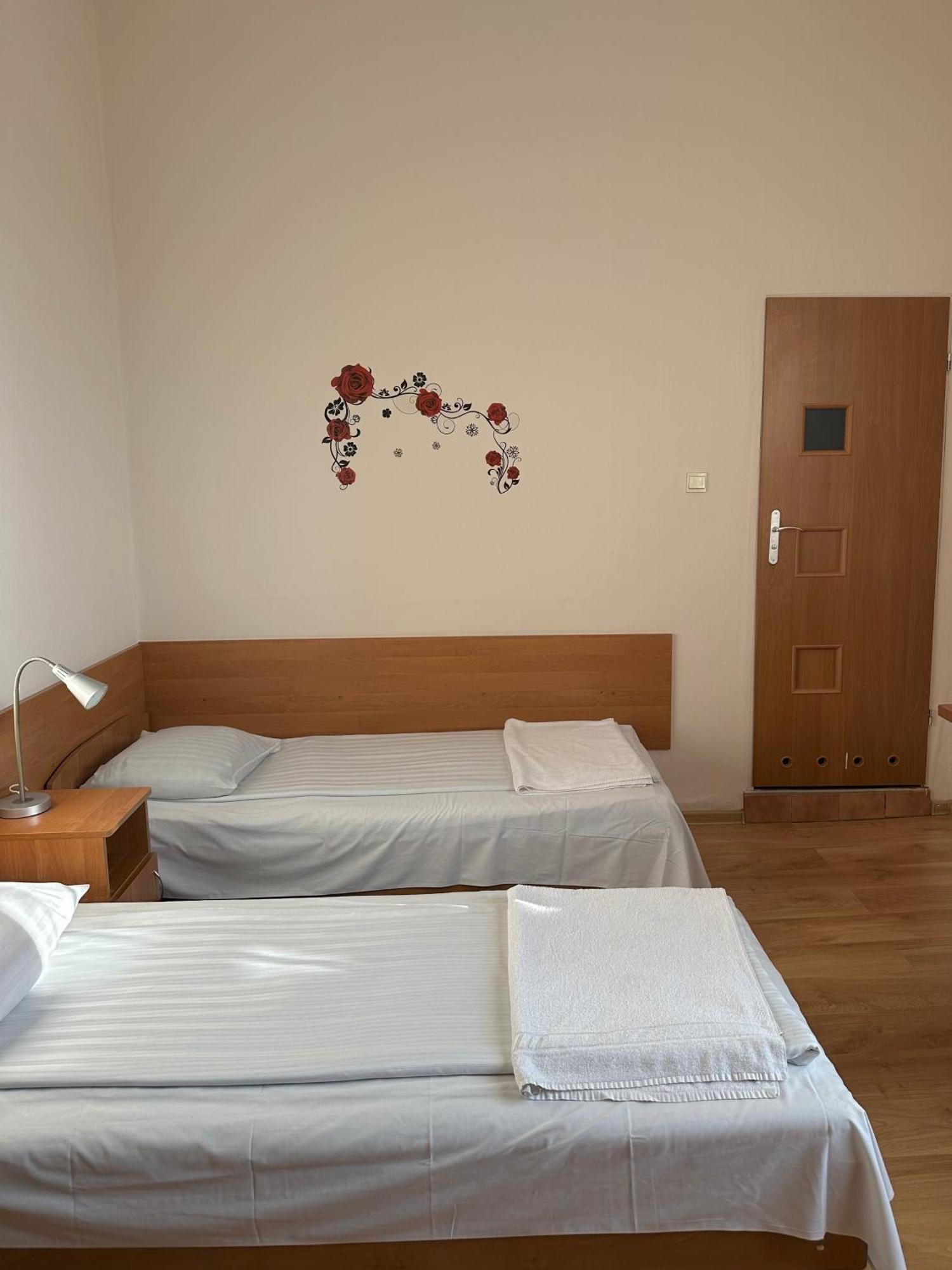 Hotel Haga เชสโตฮอวา ภายนอก รูปภาพ