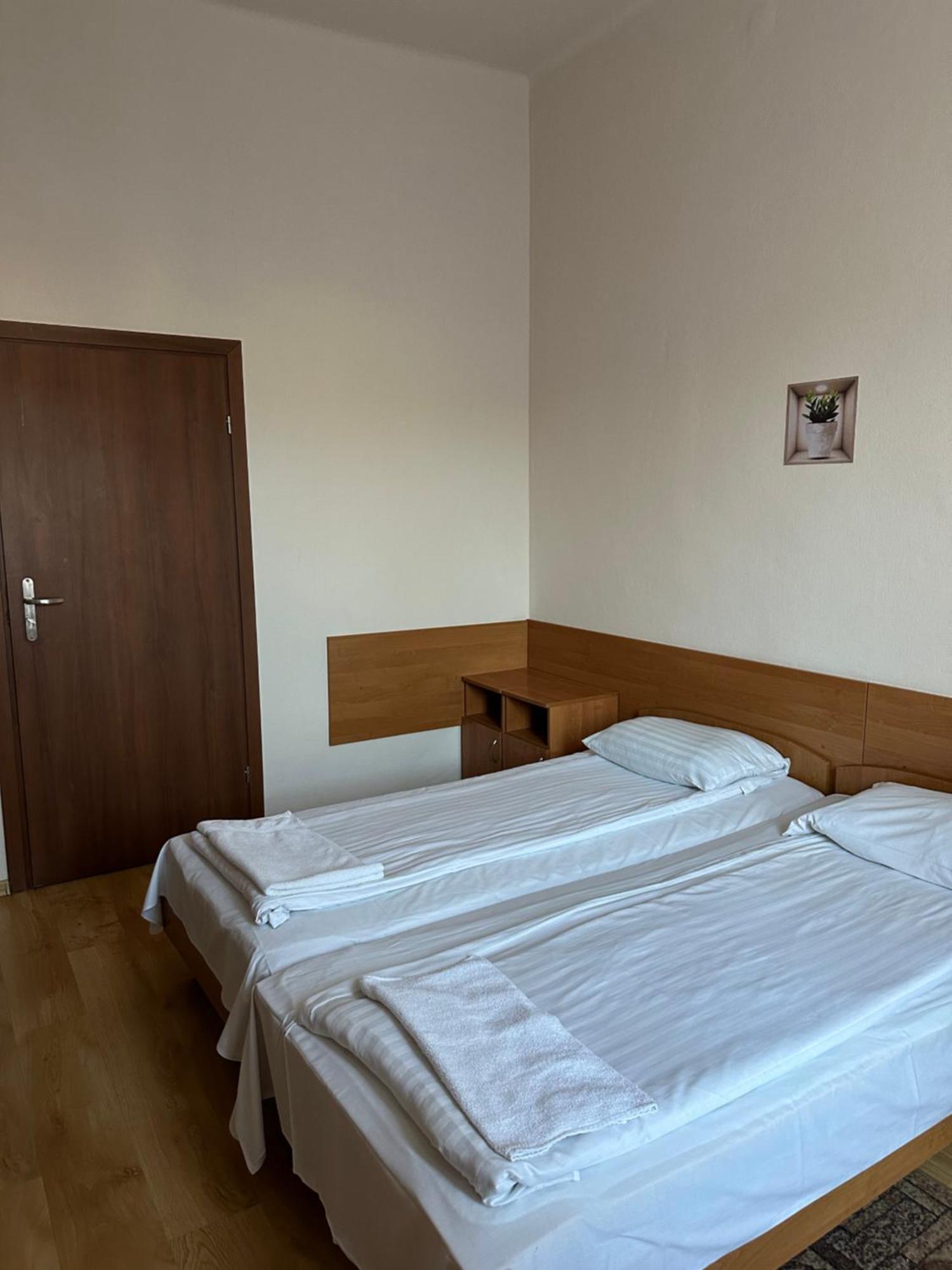 Hotel Haga เชสโตฮอวา ภายนอก รูปภาพ