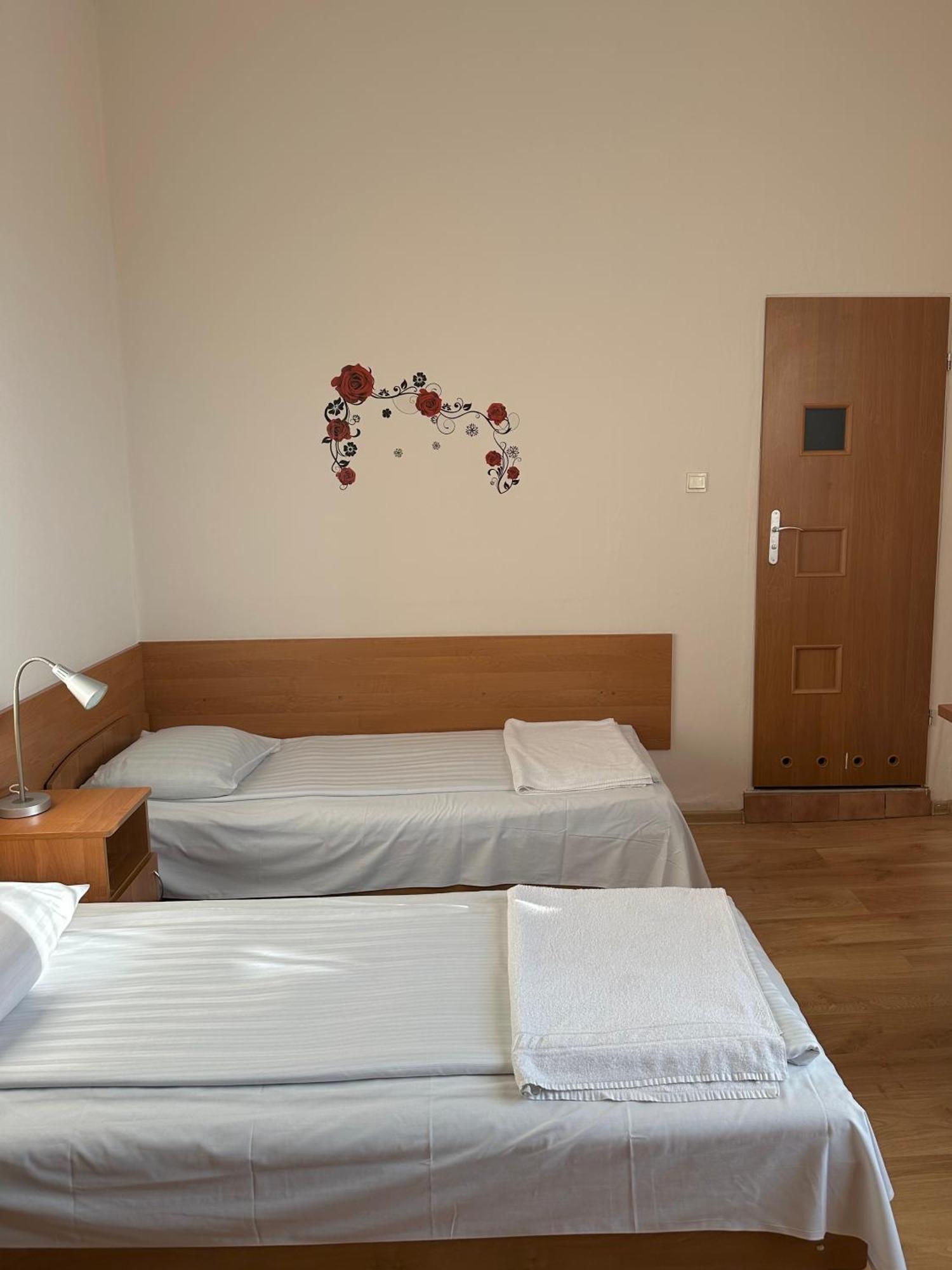 Hotel Haga เชสโตฮอวา ภายนอก รูปภาพ